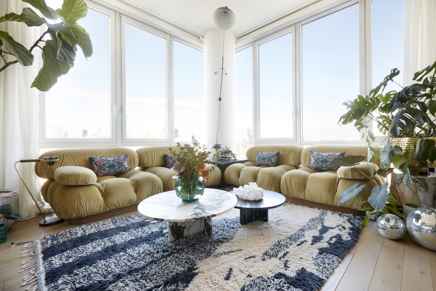 Picture of How to Combine Maximalist & Minimalist Styles with Your Partner ...
